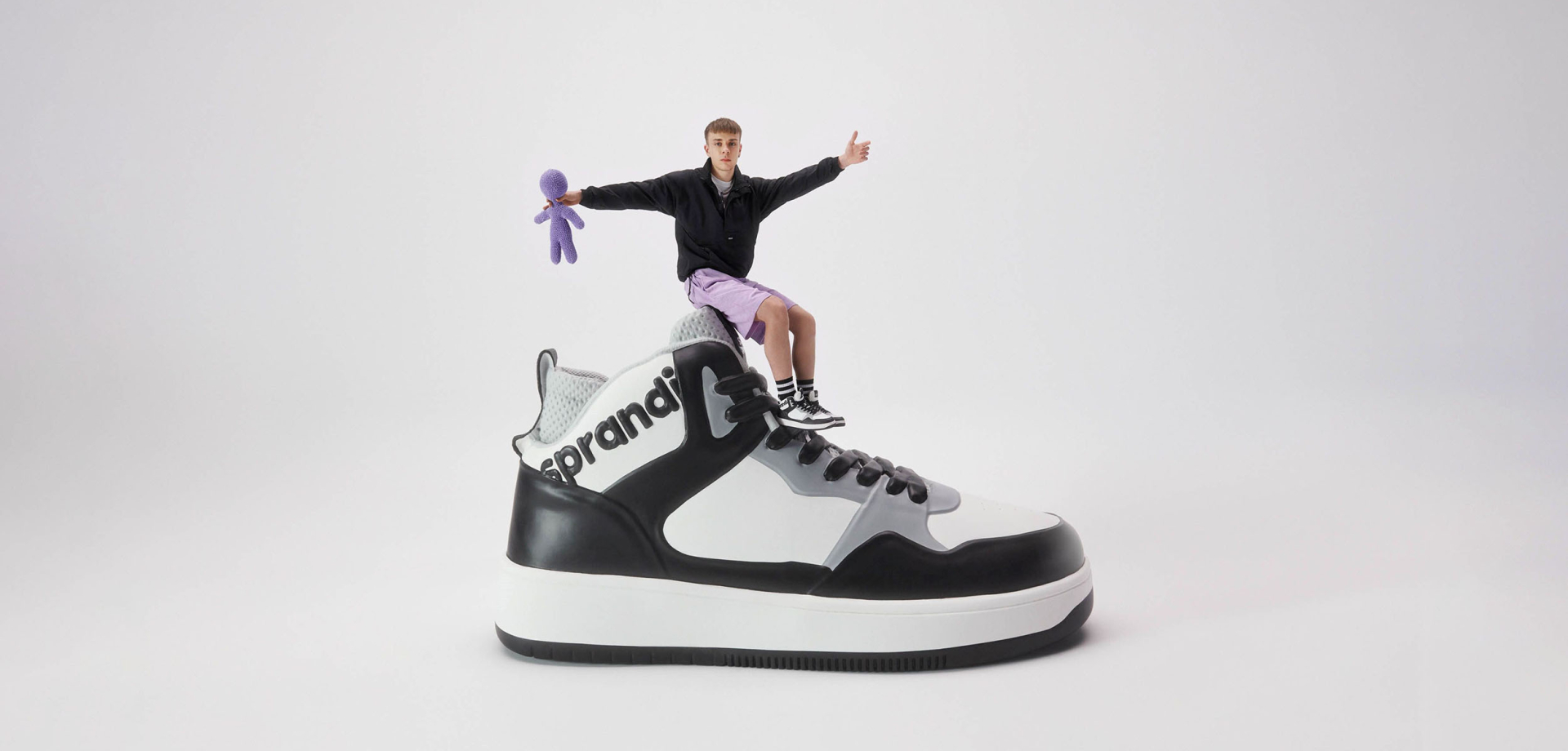 Step into the green Wonderland and pick your favourite footwear and accessories from Sprandi in company of rapper Kinny Zimmer