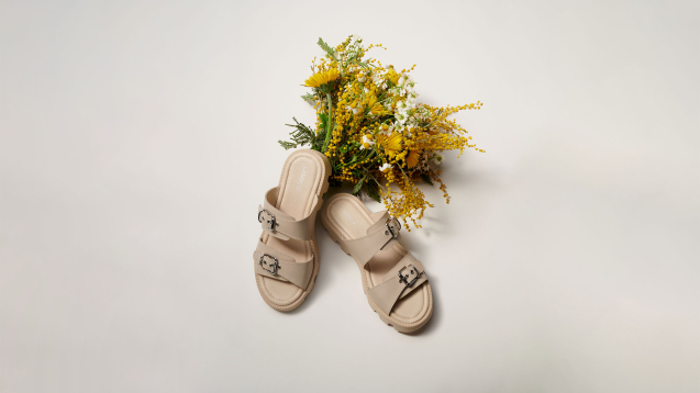 W ofercie CCC czekają stylowe sandały i klapki, które uzupełnią Twoje letnie stylizacje