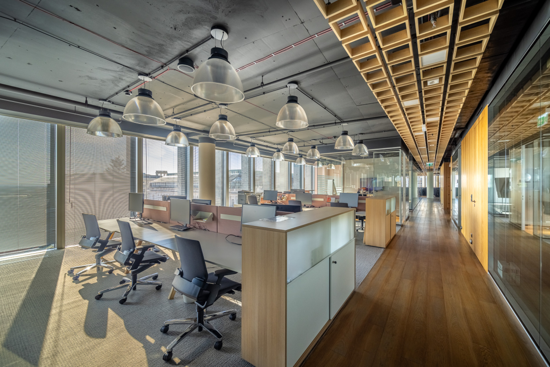 ccc-metropolitan-110-openspace-i-korytarz-w-strone-recepcji-jpg-1