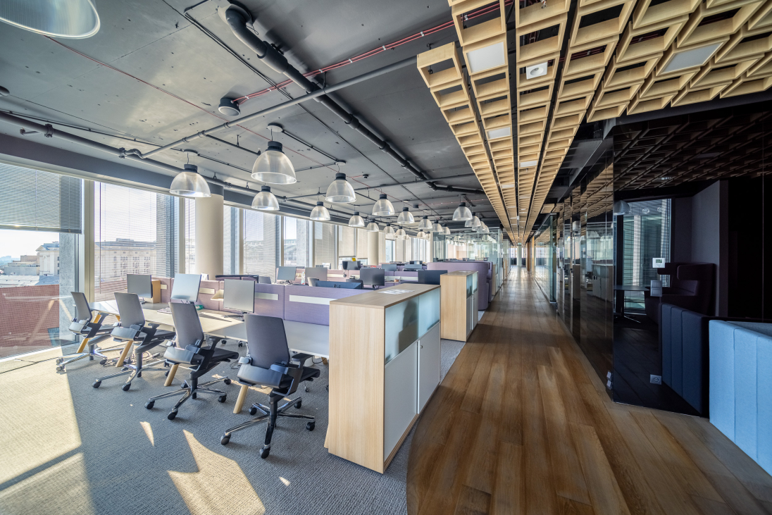 ccc-metropolitan-115-openspace-i-korytarz-w-strone-recepcji-jpg-1